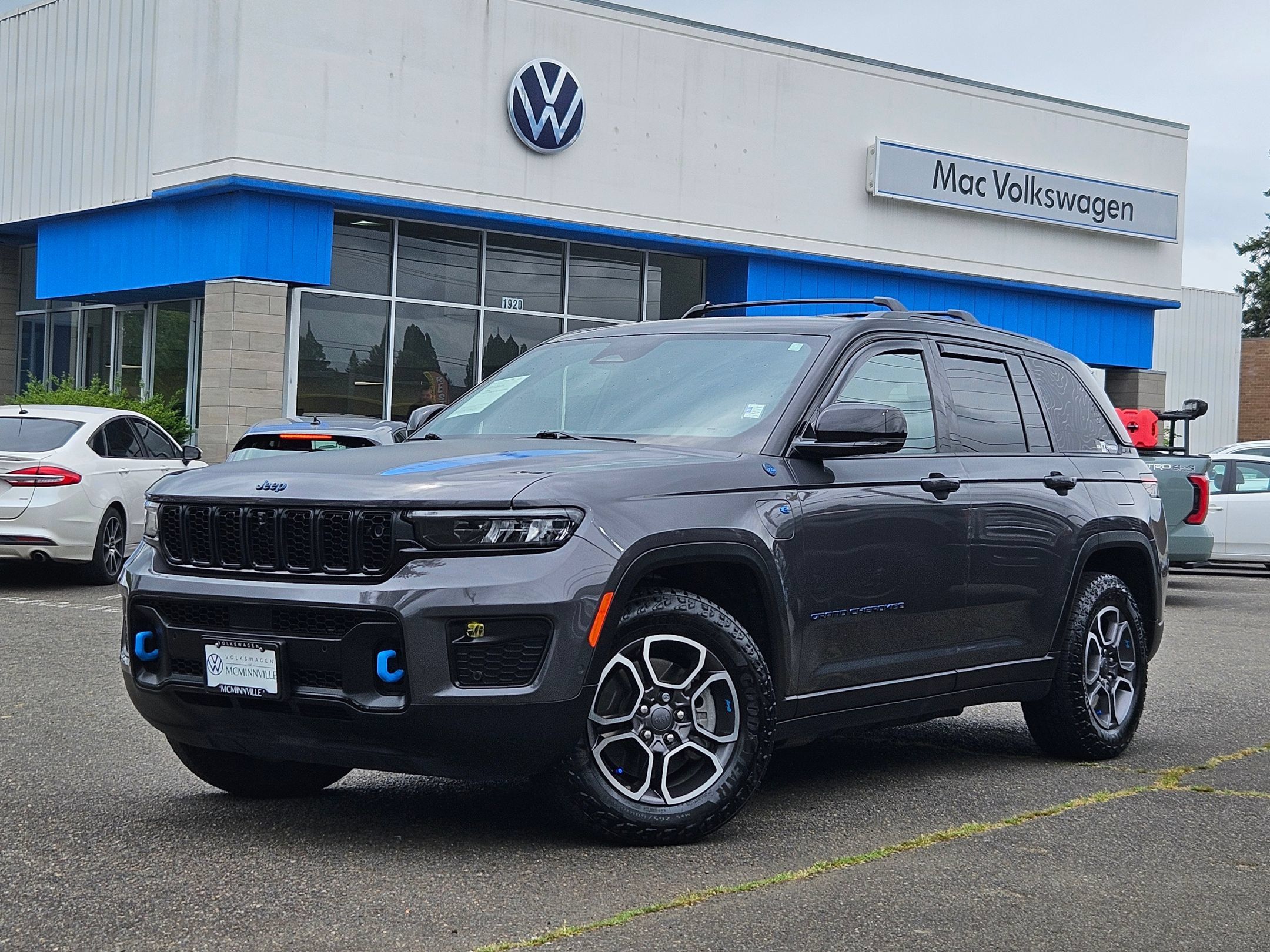 Used 2023 Jeep Grand Cherokee Trailhawk w/ Advanced Protech Group II AWD/4WD image 1