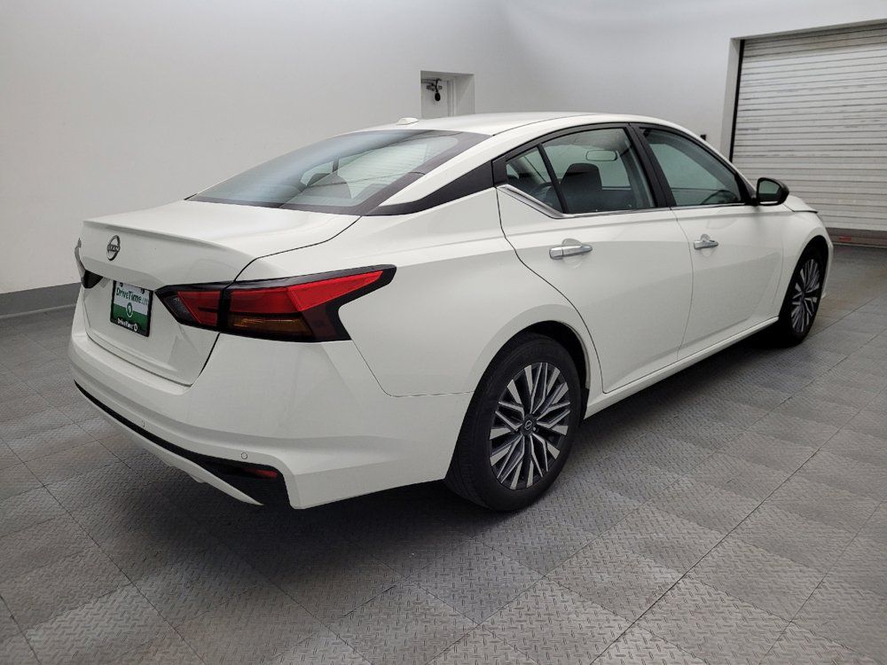 Used 2025 Nissan Altima 2.5 SV FWD image 9