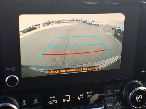 Certified 2023 Toyota Highlander L image 14