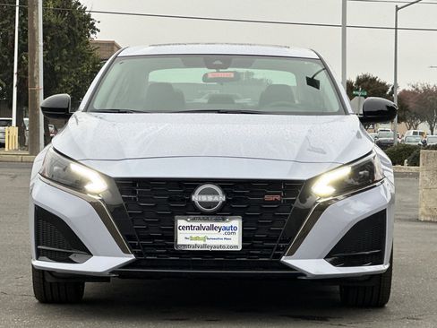 New 2025 Nissan Altima 2.5 SR image 9