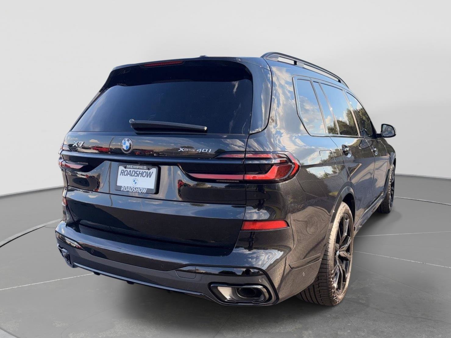 Used 2025 BMW X7 xDrive40i w/ M Sport Package AWD/4WD image 5