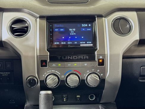 Used 2018 Toyota Tundra SR5 AWD/4WD image 9