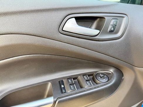 Used 2019 Ford Escape SEL image 25