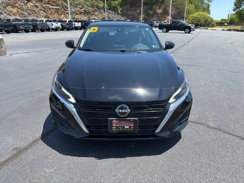 Used 2023 Nissan Altima 2.5 SV FWD image 2
