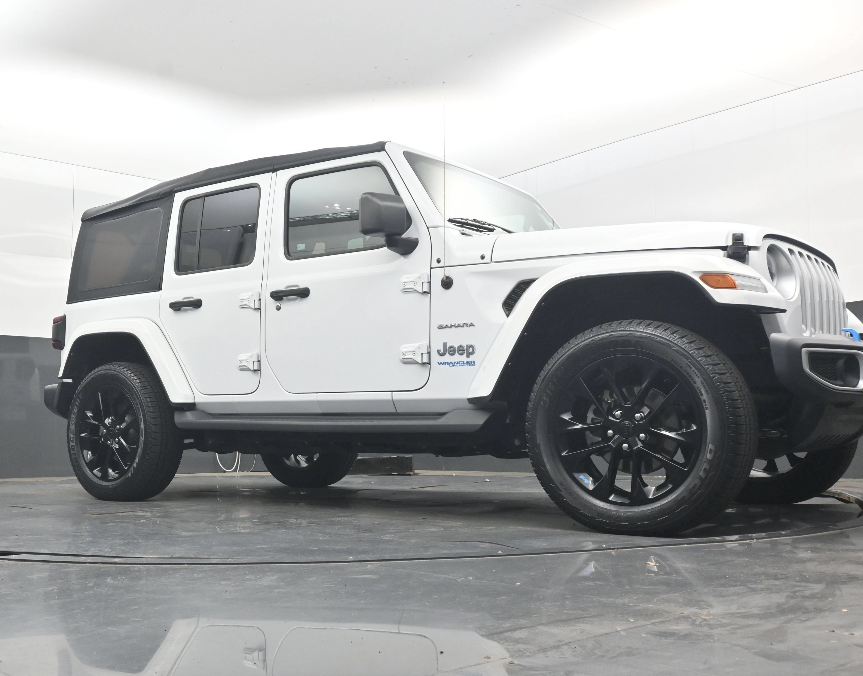 Used 2022 Jeep Wrangler Unlimited Sahara AWD/4WD image 11