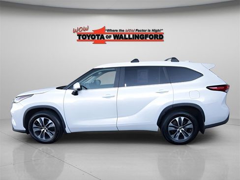 Certified 2023 Toyota Highlander XLE image 2