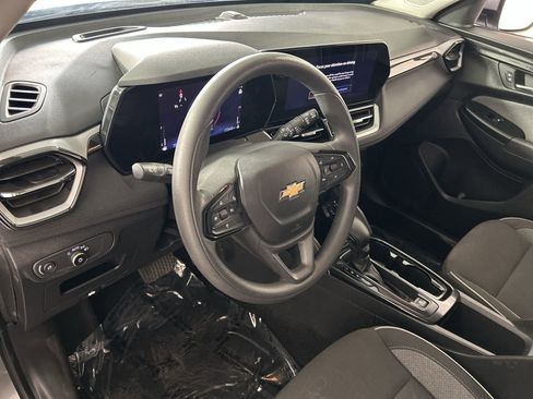 Used 2025 Chevrolet TrailBlazer LT FWD image 12