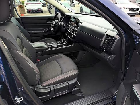 Used 2025 Nissan Pathfinder SV AWD/4WD image 44