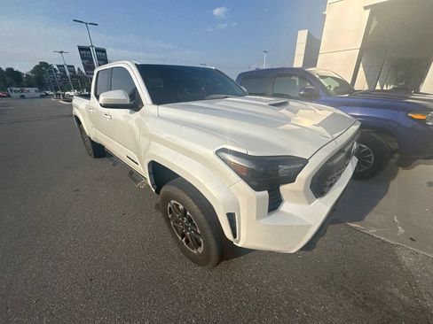 Used 2025 Toyota Tacoma TRD Sport RWD image 8