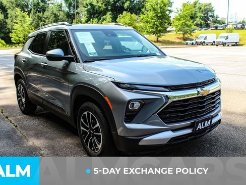 Used 2025 Chevrolet TrailBlazer LT FWD image 3