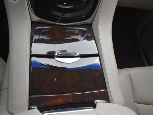 Used 2015 Cadillac Escalade Luxury image 21