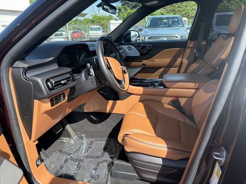 Certified 2023 Lincoln Aviator Black Label w/ Dynamic Handling Package AWD/4WD image 11
