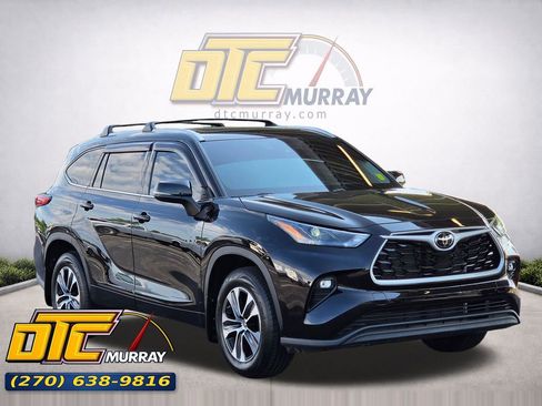 Used 2022 Toyota Highlander XLE AWD/4WD image 1