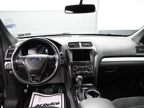 Used 2019 Ford Explorer XLT w/ Equipment Group 202A AWD/4WD image 26