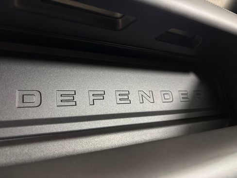 Used 2023 Land Rover Defender 110 V8 AWD/4WD image 16
