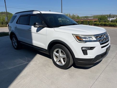 Used 2018 Ford Explorer XLT w/ Equipment Group 202A FWD image 28