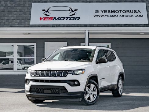 Used 2022 Jeep Compass Latitude image 1
