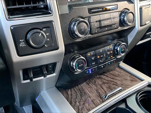 Used 2019 Ford F350 Lariat w/ Lariat Ultimate Package AWD/4WD image 32