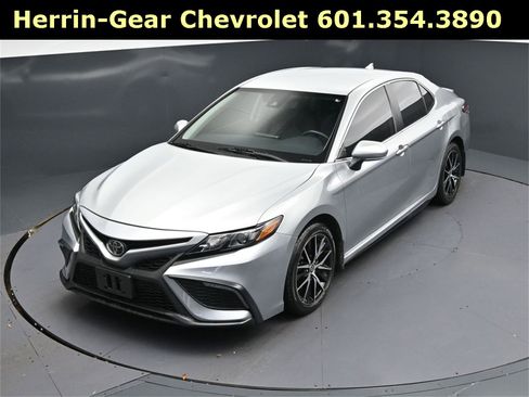 Used 2024 Toyota Camry SE image 31