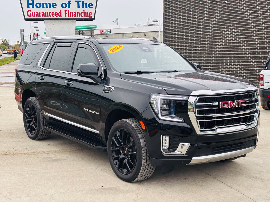 Used 2024 GMC Yukon SLT w/ SLT Luxury Package AWD/4WD image 2