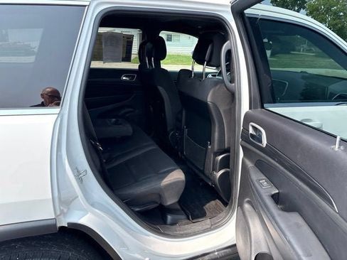 Used 2020 Jeep Grand Cherokee Laredo AWD/4WD image 11