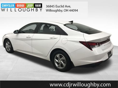 Used 2023 Hyundai Elantra SE image 3
