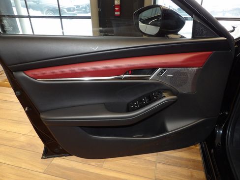 Used 2023 MAZDA MAZDA3 s image 24