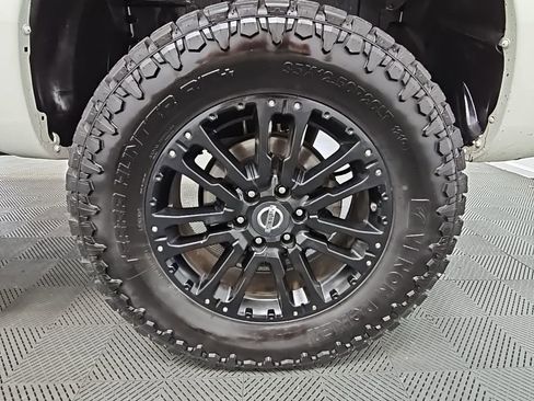 Used 2018 Nissan Titan SL w/ Midnight Edition image 42