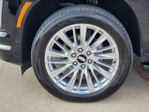 Used 2025 Cadillac Escalade ESV Premium Luxury w/ LPO, Floor Liner Package AWD/4WD image 17