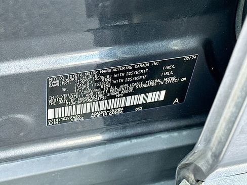 Used 2024 Toyota RAV4 XLE FWD image 30