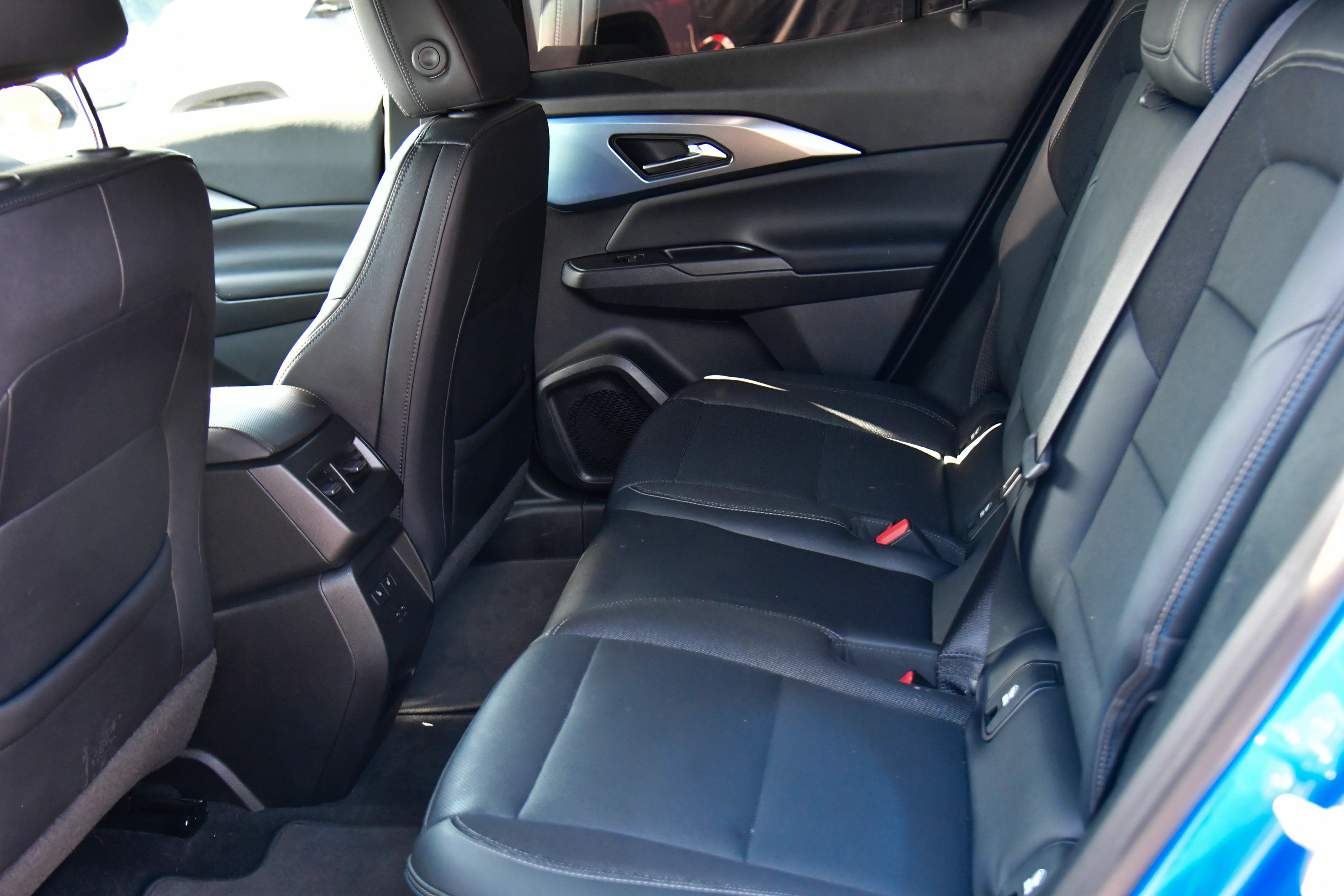 Used 2024 Chevrolet Equinox EV LT FWD image 43