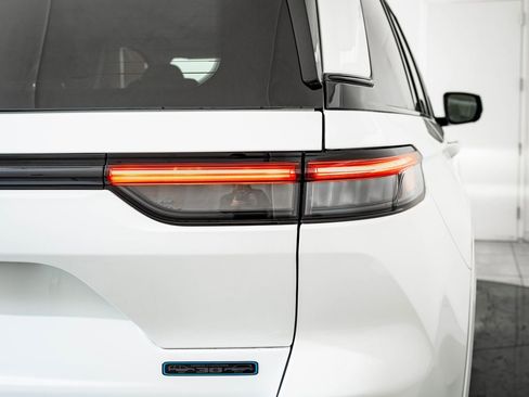 Used 2023 Jeep Grand Cherokee 30th Anniversary image 9