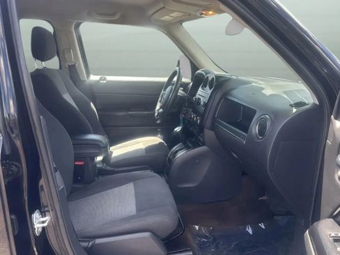 Used 2017 Jeep Patriot Latitude AWD/4WD image 25