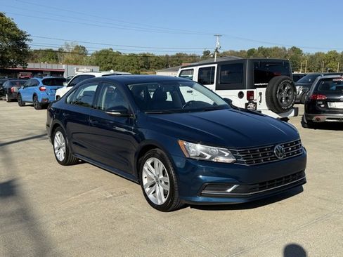 Used 2019 Volkswagen Passat 2.0T Wolfsburg image 17