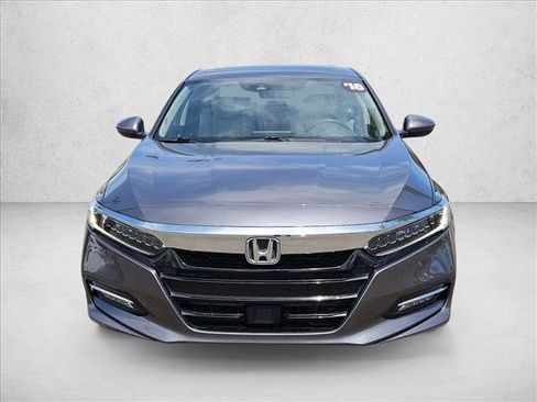 Used 2018 Honda Accord Touring image 2