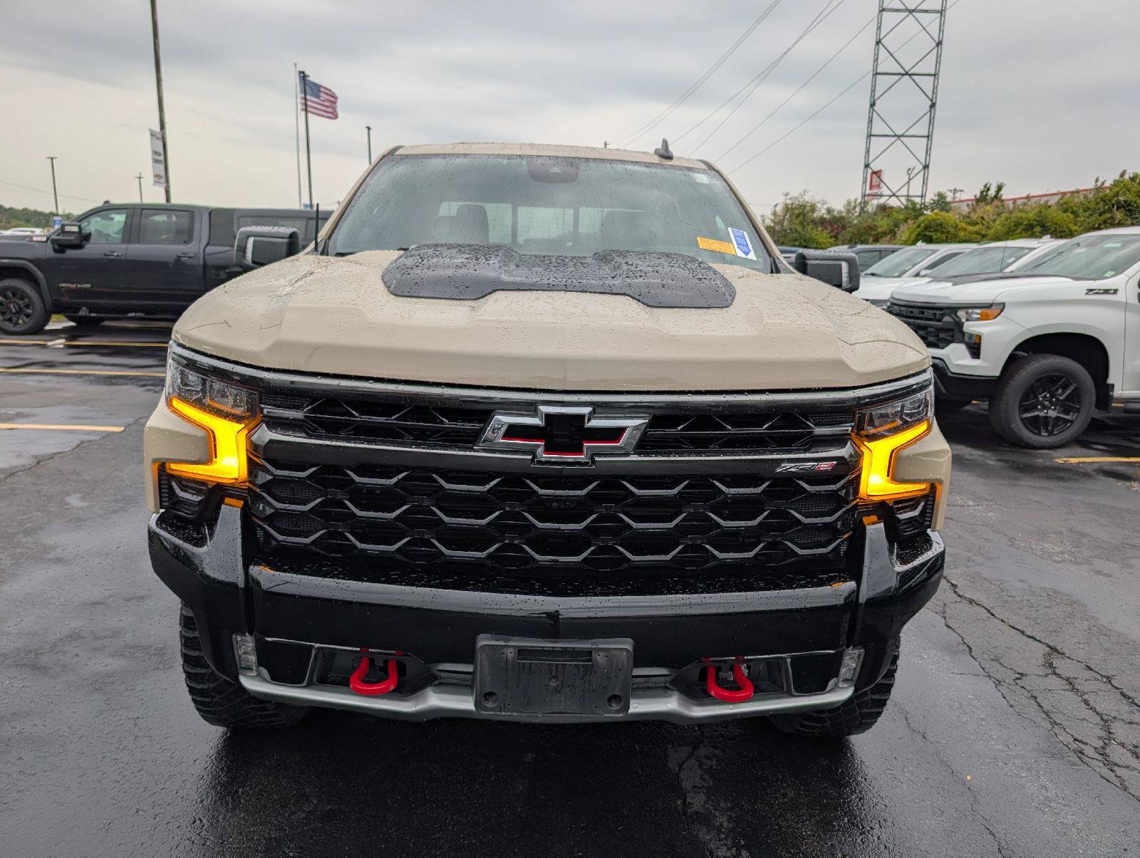 Used 2022 Chevrolet Silverado 1500 ZR2 w/ Technology Package AWD/4WD image 2