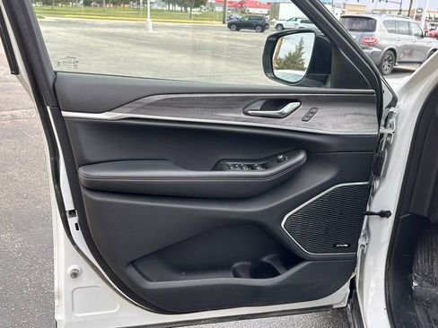 Used 2021 Jeep Grand Cherokee L Limited image 12