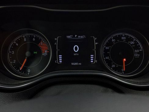 Used 2019 Jeep Cherokee Latitude Plus image 14