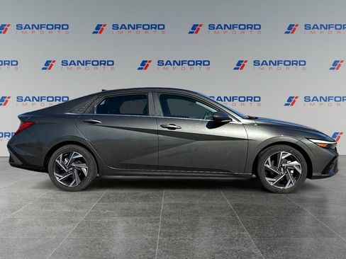 Used 2024 Hyundai Elantra SEL w/ Convenience Package image 6