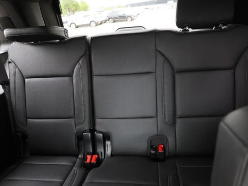 Used 2023 Chevrolet Tahoe Z71 w/ Luxury Package AWD/4WD image 17