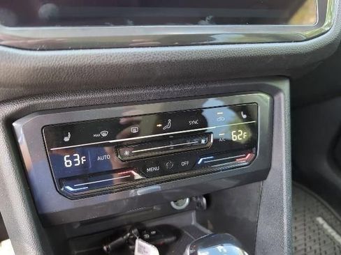 Used 2022 Volkswagen Tiguan SE w/ Panoramic Sunroof Package FWD image 21