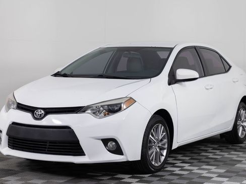 Used 2015 Toyota Corolla LE image 2