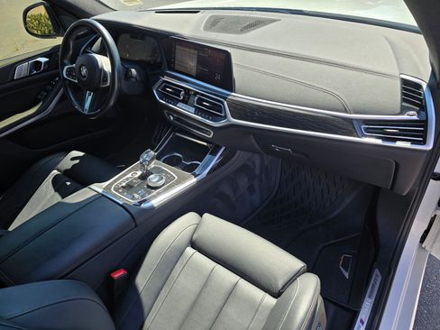 Used 2022 BMW X7 M50i AWD/4WD image 16