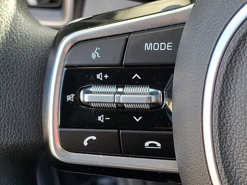 Used 2023 Kia Sorento LX image 21