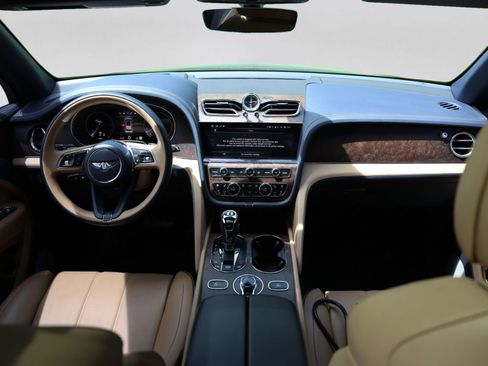 Used 2023 Bentley Bentayga Extended Wheelbase AWD/4WD image 18