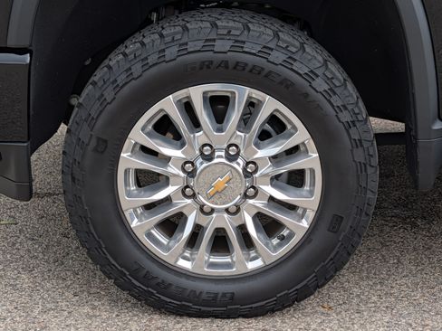 Certified 2022 Chevrolet Silverado 3500 High Country w/ Z71 Off-Road Package AWD/4WD image 7