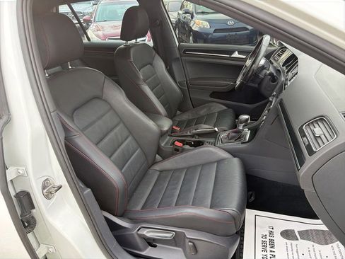 Used 2017 Volkswagen GTI SE image 29