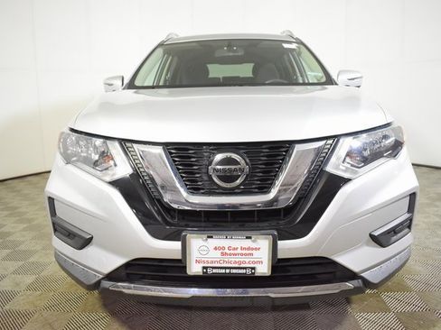 Used 2018 Nissan Rogue SV image 2