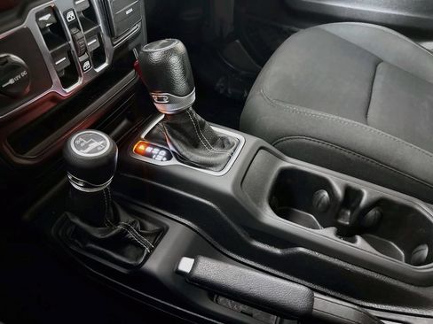 Used 2021 Jeep Wrangler Unlimited Sahara AWD/4WD image 18