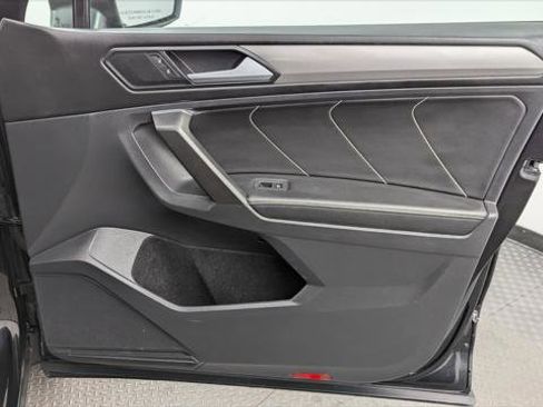 Used 2022 Volkswagen Tiguan SE image 21